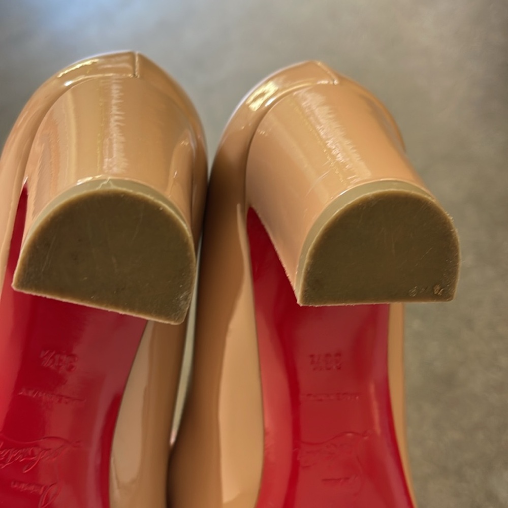 Christian Louboutin Women's Nude Pumps sz 38 1/2 - Picture 7 of 7